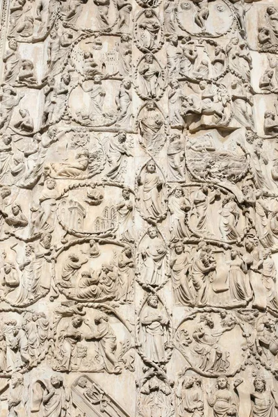 Detail patung-patung Katedral Orvieto di Italia — Stok Foto