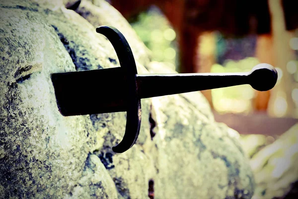 Altes Schwert im Stein — Stockfoto