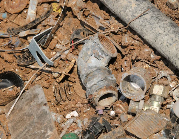 Voorwerpen in recycling voor de gescheiden inzameling van recyclebaar w — Stockfoto