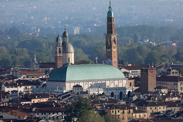 Monumento famoso llamado Basílica Palladiana en la ciudad de Vicenza en No — Foto de Stock