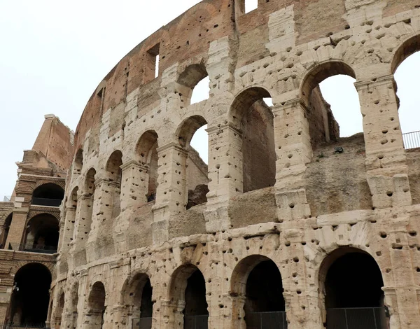 Koloseum zwane również Colosseo w języku włoskim w Rzymie. — Zdjęcie stockowe