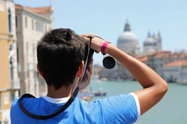 Boy potographs the Basilica of Saint Mary of Health in Venice — Stock Photo, Image