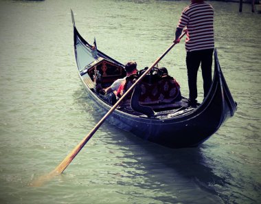 Eski tonda effec ile İtalya'da Venedik Grand Canal Gondoler