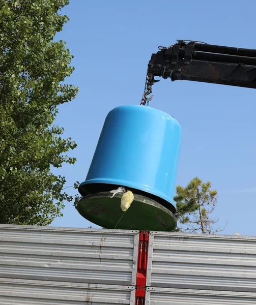 Camión y el gran frasco de campana azul — Foto de Stock