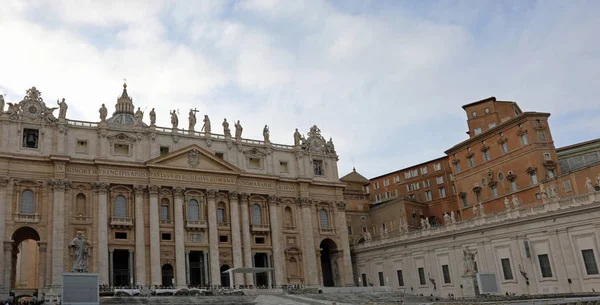 Ampia vista su Piazza San Pietro nella Città del Vaticano — Foto Stock