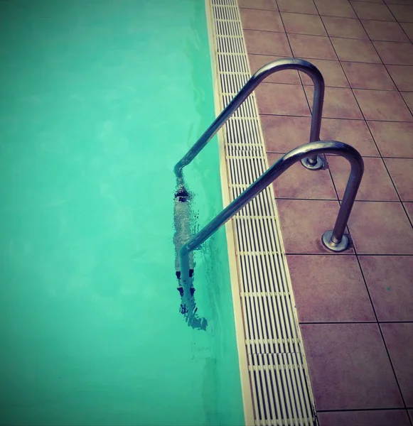 Schwimmbad im Resort mit alter getönter Wirkung — Stockfoto