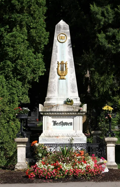 Vienna, Austria - August 24, 2014:  Tombstone of the musician  L — Stock Photo, Image