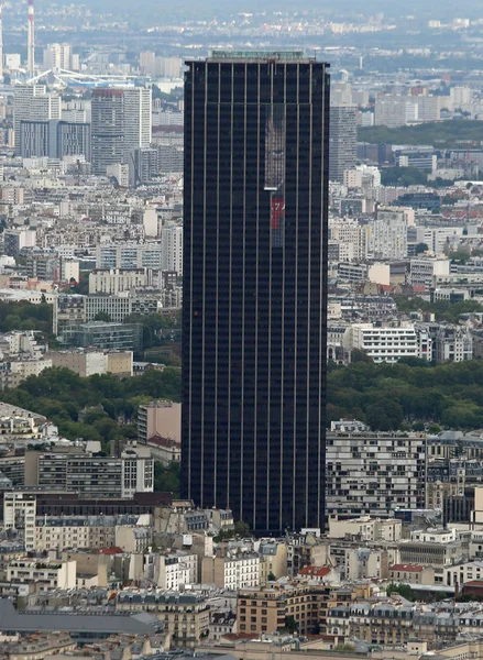 Parigi, França - 21 de agosto de 2018: arranha-céu chamado Montparnasse — Fotografia de Stock