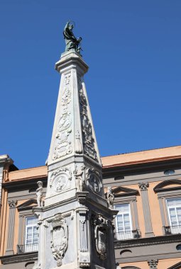 Dikilitaş Napoli'de Saint Dominic doytun ile