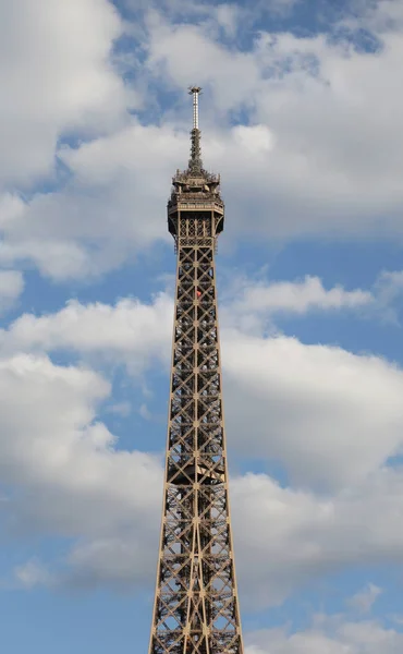 Dettaglio della vetta della Torre Eiffel più alta Simbolo di Parigi — Foto Stock