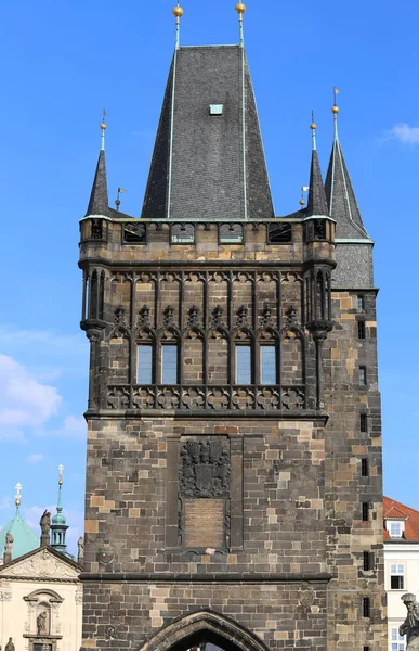 Vecchia torre sul Ponte Carlo a Praga in Repubblica Ceca in E — Foto Stock