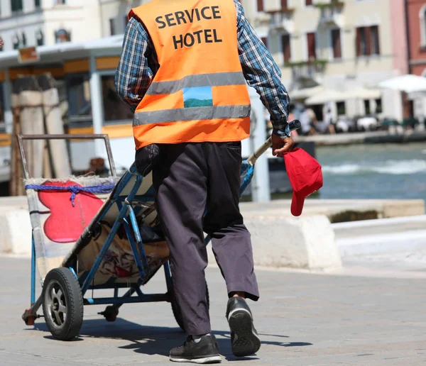 Porter of hotel in Venice — Stock Photo, Image