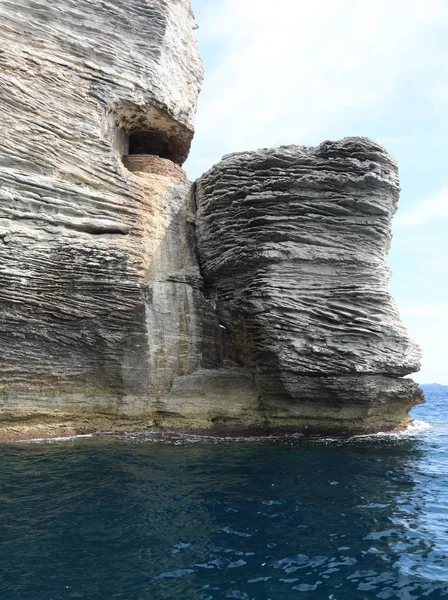 Rock en la isla de Córcega llamado timón — Foto de Stock