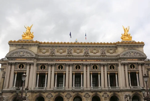 Paris, França - 20 de agosto de 2018: Opera Palace o famoso teatro — Fotografia de Stock