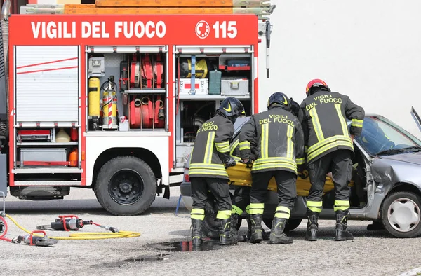Рим, РМ, Италия - 23 мая 2019 года: итальянская пожарная машина после РО — стоковое фото