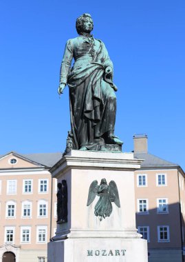 Salzburg'da Wolfgang amadeus Mozart adlı besteci heykeli