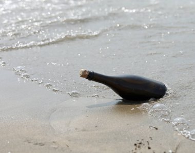 gizli mesaj ile şişe bulundu