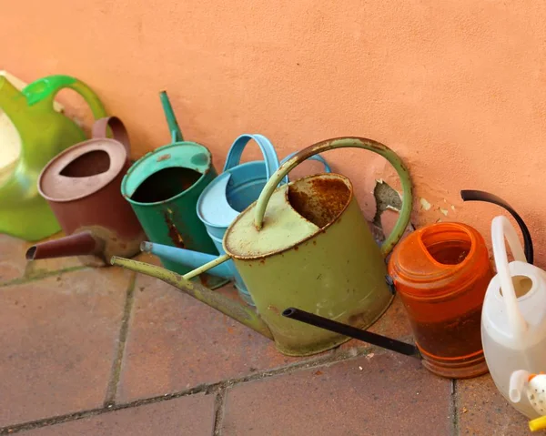 Many watering cans — Stock Photo, Image