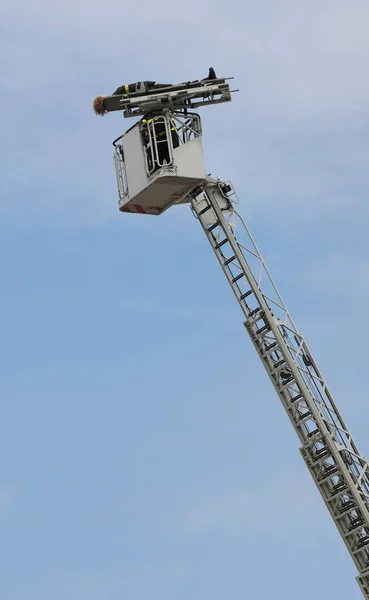 Long scale aerial platform and the stretcher for transporting th — Stock Photo, Image