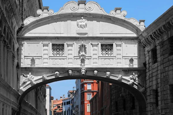 İtalya'da Venedik Köprüsü Ponte dei Sospri veya S Köprüsü olarak adlandırılan — Stok fotoğraf