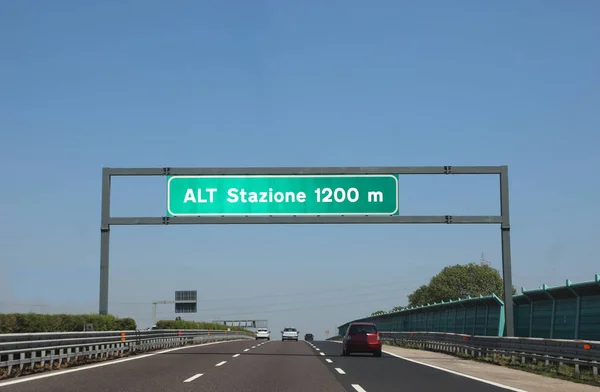 Jel-val szöveg Alt Station 1200 méter olasz nyelven a th — Stock Fotó
