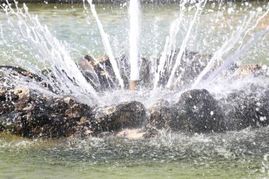 tatlı su ile büyük çeşme