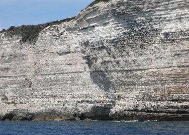 CorCorse-dusud Bölgesi Bonifacio Town yakınlarındaki dikey kayalıklar
