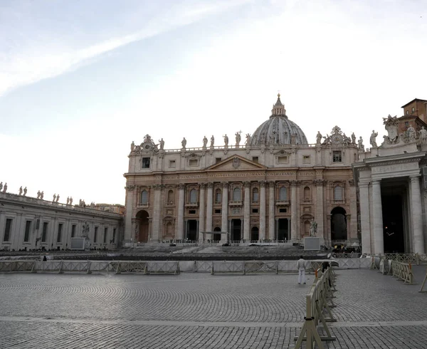 Wide Saint Peter Square in Vatican City — Stock Photo, Image