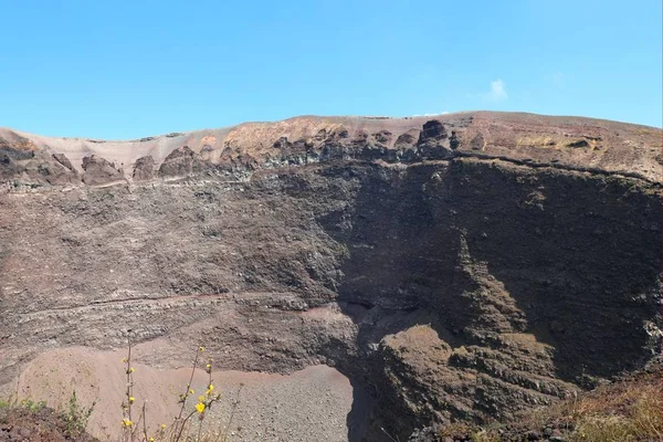 Very wide Crater of Volcano called Vesuvius near Naples City — Zdjęcie stockowe