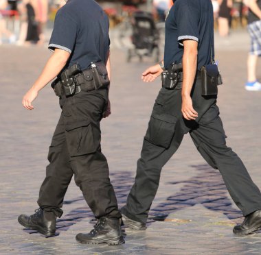şehirde iki polis