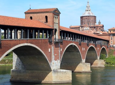 Kapalı Köprü de İtalyanca dilinde Ponte Vecchio olarak adlandırılan 