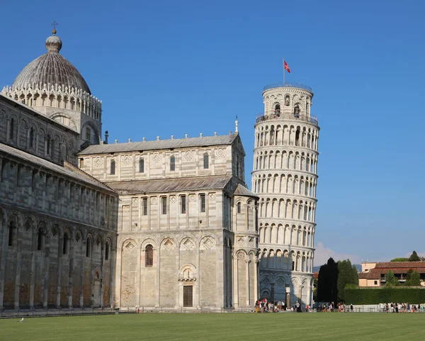 Platz der Wunder in der Stadt Pisa in Italien — Stockfoto