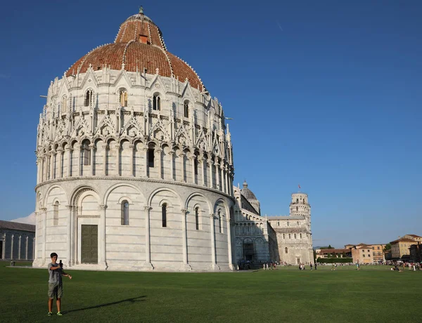 Praça Batistério dos Milagres em Pisa Cidade na Itália — Fotografia de Stock