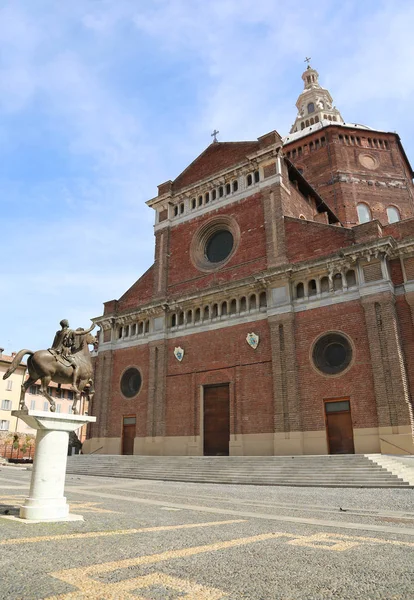 Antik katedral i staden Pavia i Italien — Stockfoto