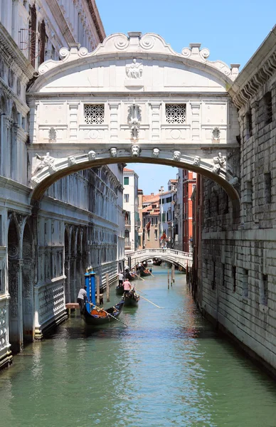 Bridge of sighs at Venice in Italy — Stock Photo, Image