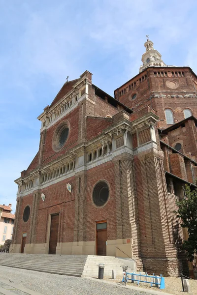 Kathedraal in de stad Pavia in Italië — Stockfoto