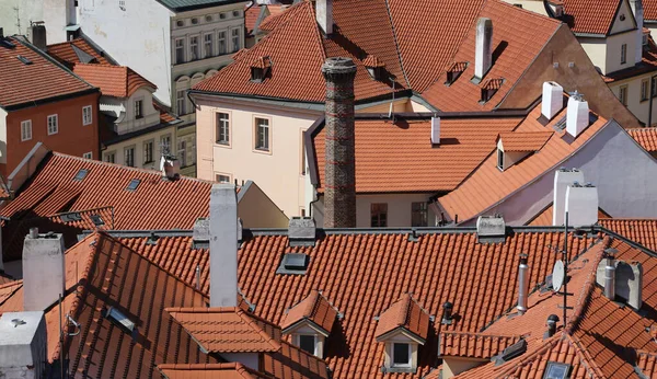 Viele Ziegel von den Dächern der Stadt — Stockfoto