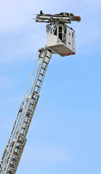 Wounded person on the aerial platform — Stock Photo, Image