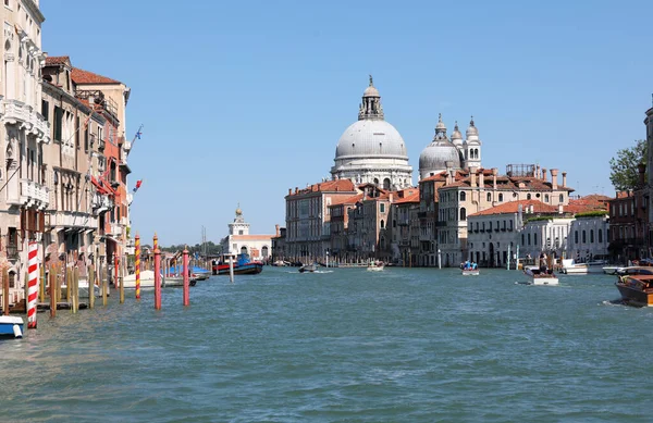 Wenecja i Canal Grande z wielką kopułą Madonna della Salute — Zdjęcie stockowe