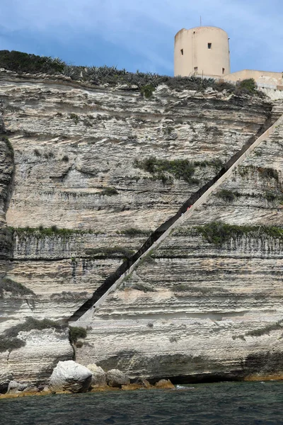 Increíble escalera sobre la roca en Bonifacio Town — Foto de Stock