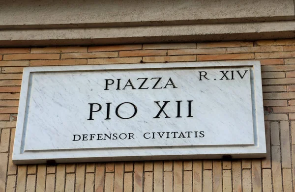 Rua nome Piazza PIO XII em Roma Itália — Fotografia de Stock