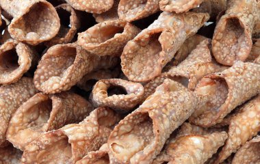 İtalya 'da adı Cannolo Sicilya olan tatlı bisküviler