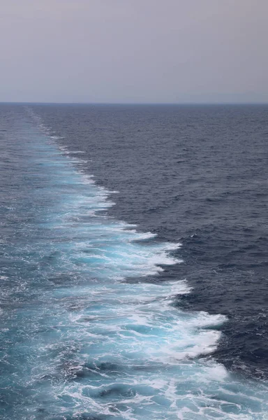 Réveil du bateau de croisière sur la mer — Photo