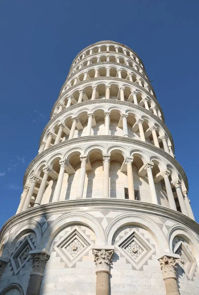 Pisa, PI, Italy - August 21, 2019:  Leaning Tower with natural d — Stock Photo, Image