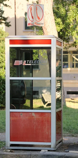 Pisa, PI, Italy - August 21, 2019: old phone box — Stock Photo, Image