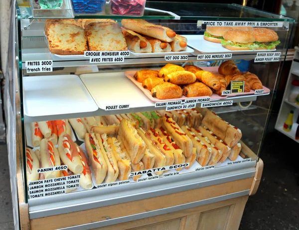 Franse bar met veel sandwiches — Stockfoto