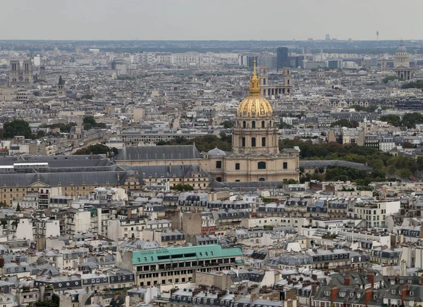 Sárga arany kupola emlékmű nevű Les Invalides Párizsban — Stock Fotó