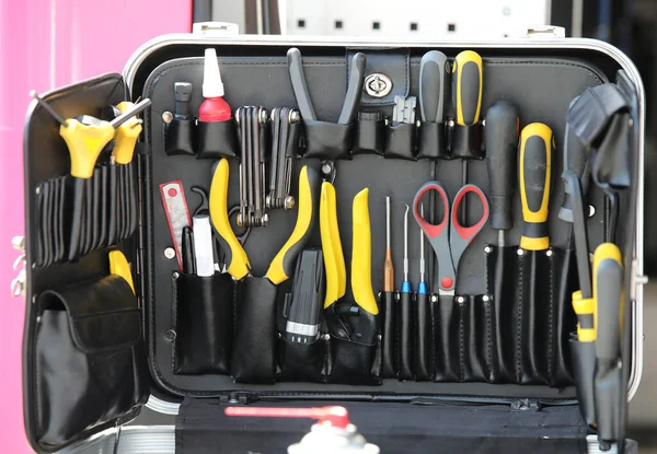 Boîte à outils avec de nombreux outils — Photo