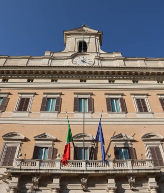 Montecitorio adlı İtalyan Parlamentosu Sarayı cephesi