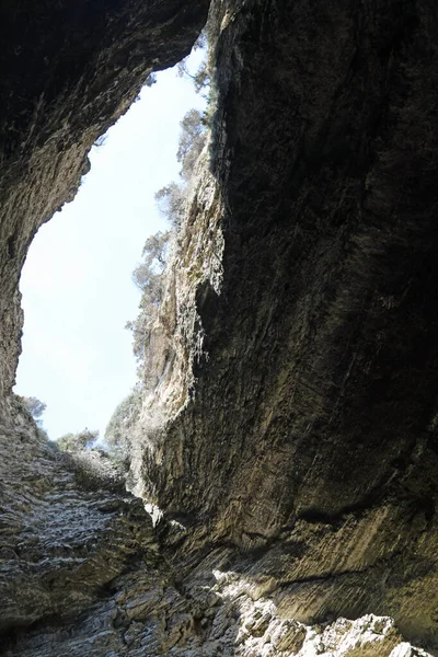 Grande buraco com a forma da ilha da Córsega — Fotografia de Stock